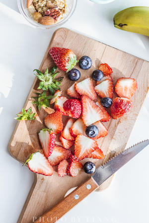 莓果奇亚籽酸奶布丁. Berries Chia Pudding Parfait.的做法 步骤3