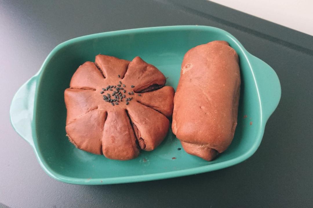 花朵豆沙面包