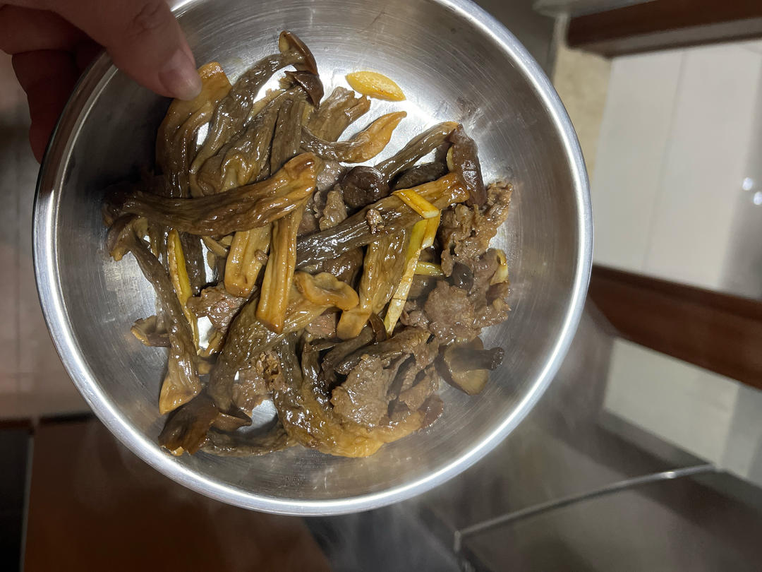 鹿茸菇炒牛肉