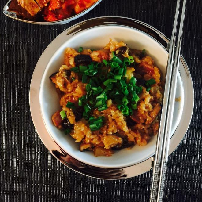 超美味电饭煲版香菇香肠饭的做法