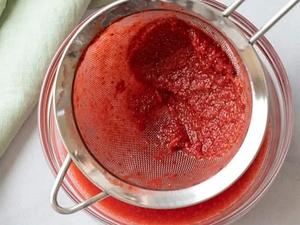 镜面草莓慕斯蛋糕（Mirror Glazed Strawberry Cake）的做法 步骤4