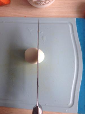 鸡蛋盅—青椒火腿的做法 步骤1