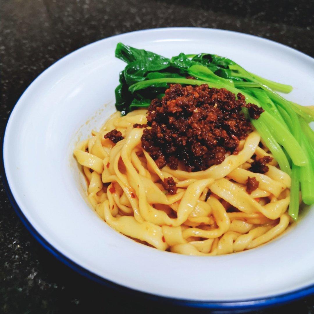 这碗面吃了会上瘾 / 手工肉臊子拌面