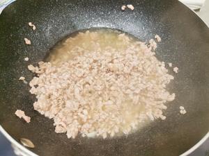 下饭神器玉米炒肉沫的做法 步骤2