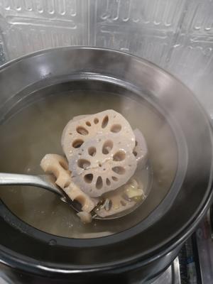 莲藕猪筒骨墨鱼绿豆汤的做法 步骤10