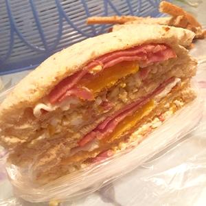 火腿芝士沙拉蛋三明治的做法 步骤5