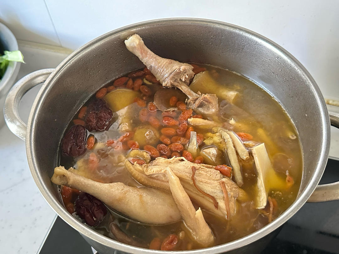 沙虫干虫草花鸡汤