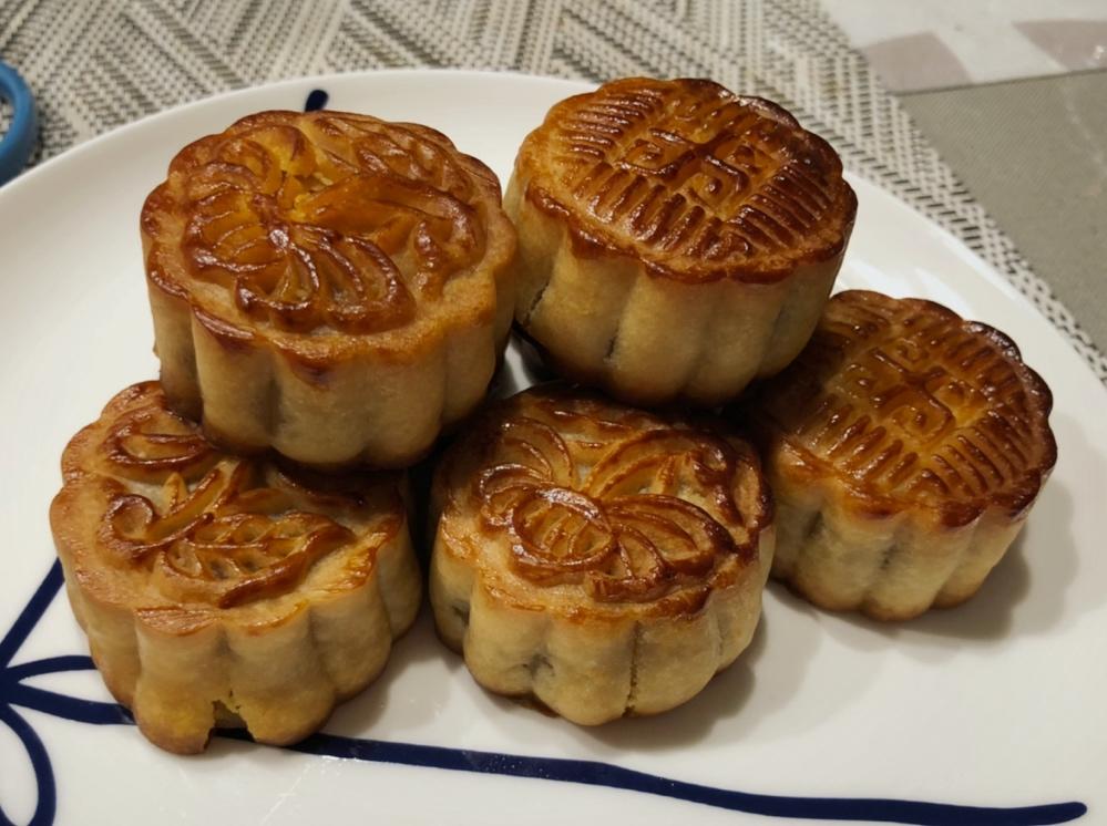 广式月饼——蛋黄莲蓉月饼
