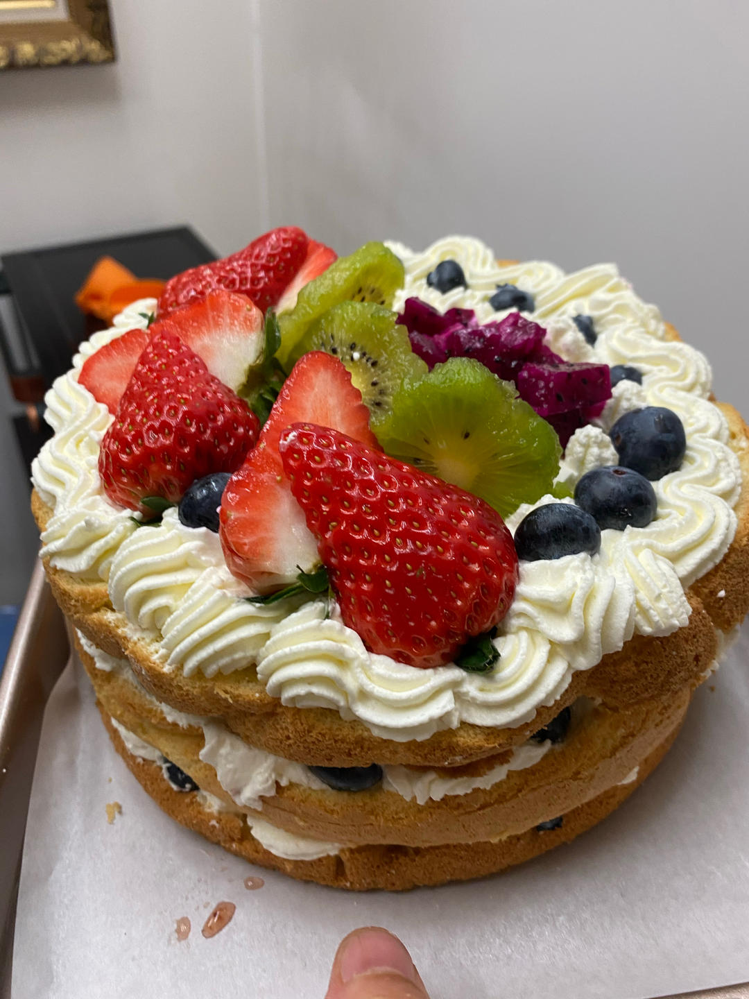 新手必成8寸生日蛋糕（详细多图干货经验分享，解决戚风蛋糕塌陷，奶油饰面涂不好，烤箱温度不好掌握等各种问题）