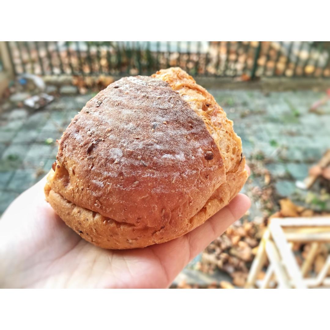 坐在一起吃好多顿早餐。