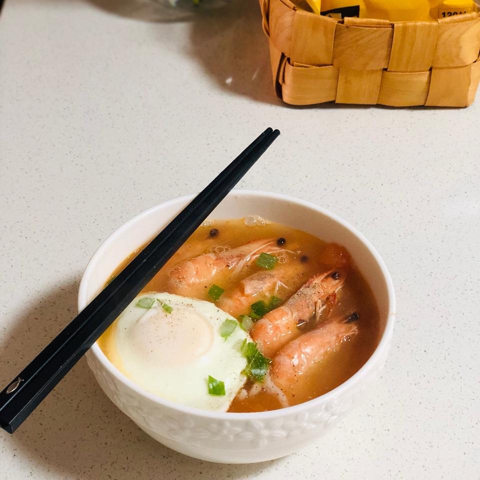 鲜虾番茄鸡蛋面