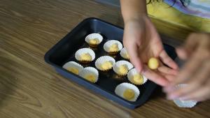 《糯米团子的厨房日记》奶黄流心月饼的做法 步骤28