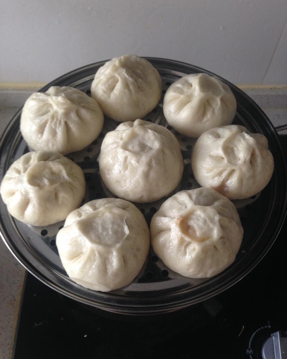 松软多汁的肉包子