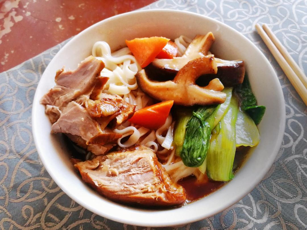 【小高姐】手擀肉臊面  手工做出口感劲道的擀面条