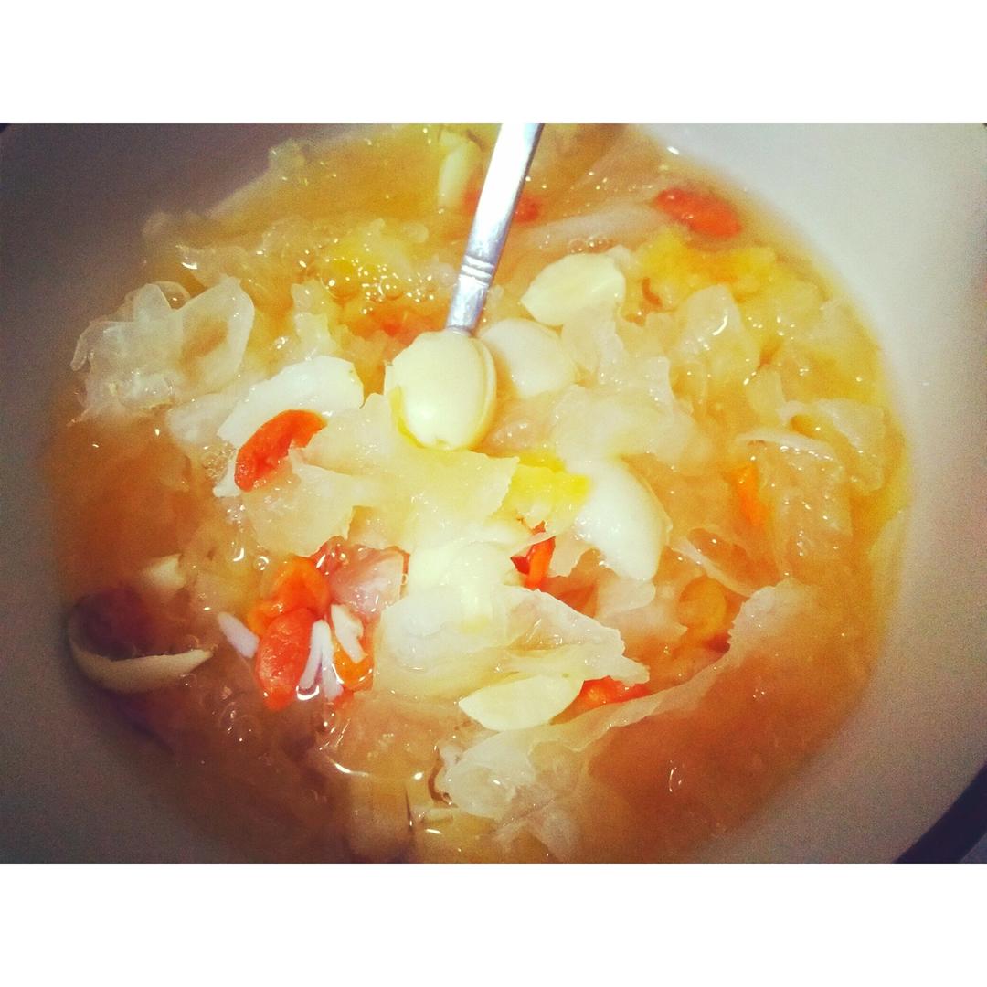 银耳百合莲子羹