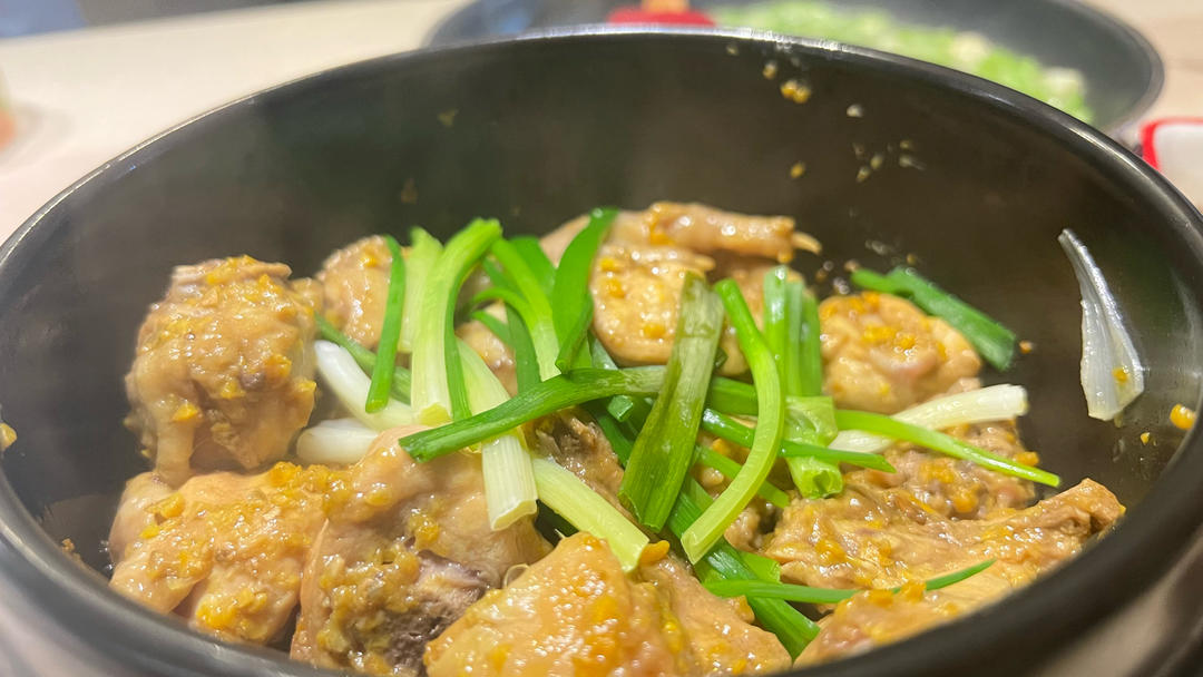 香味十足的沙姜鸡煲