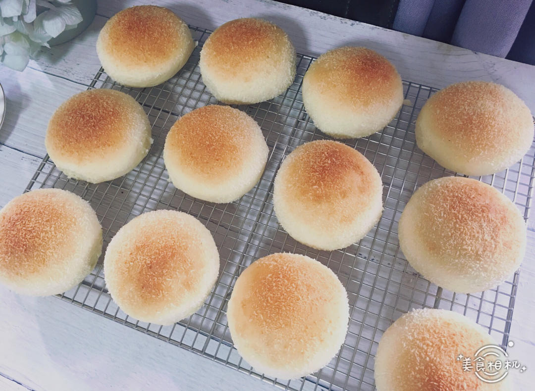 椰蓉奶酥小餐包