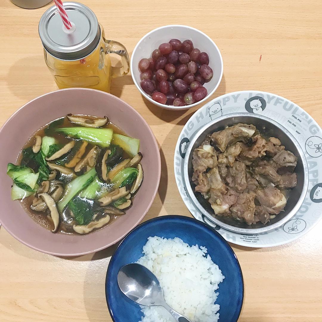 老丁的私房菜-香菇炒油菜