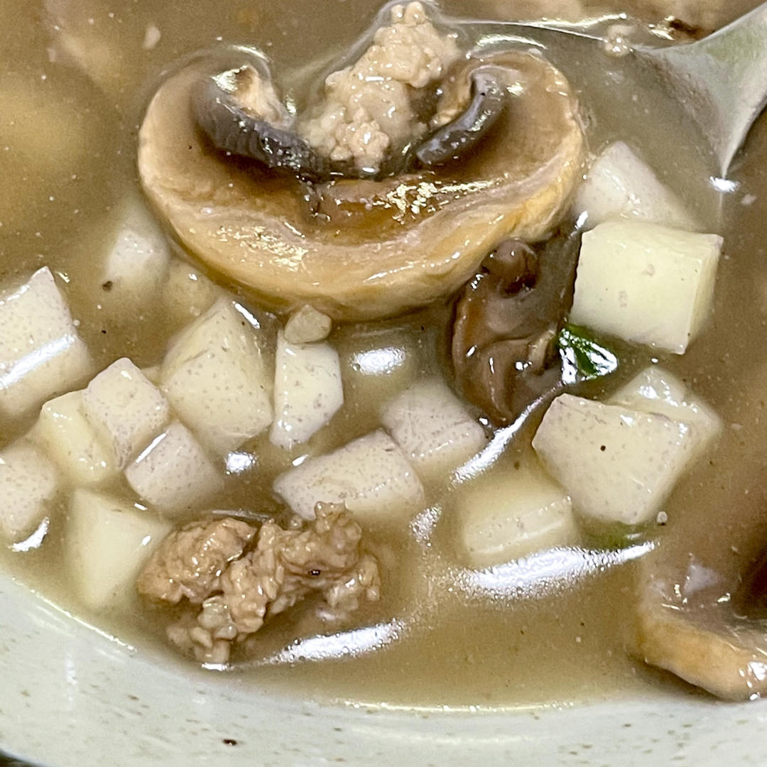 肉沫芋头口菇豆腐羹（鲜掉眉毛）