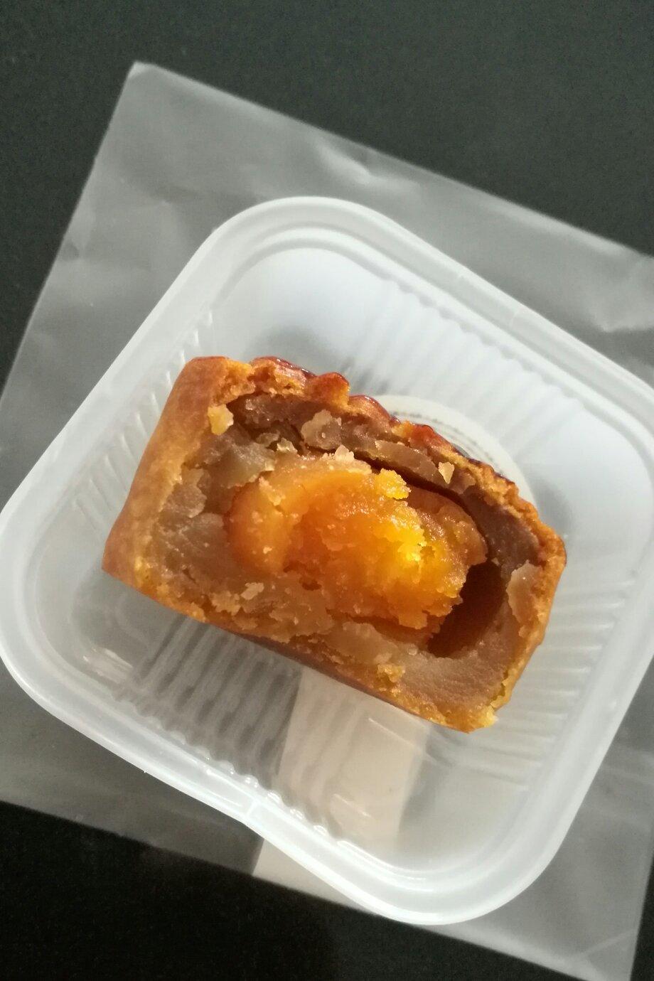 广式月饼——蛋黄莲蓉月饼