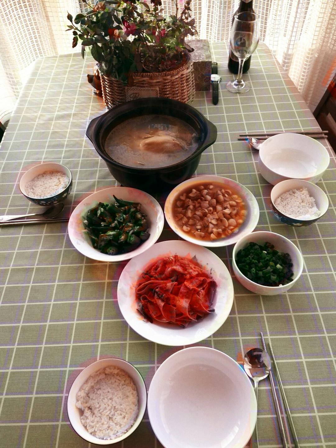 韩式参鸡汤
