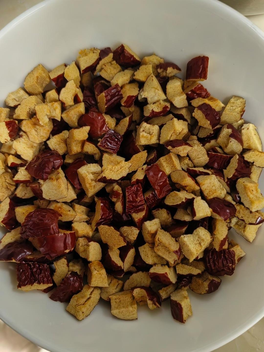 很古早的红枣核桃面包