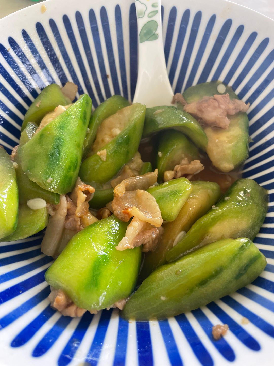 梅肉蒜蓉炒丝瓜的做法