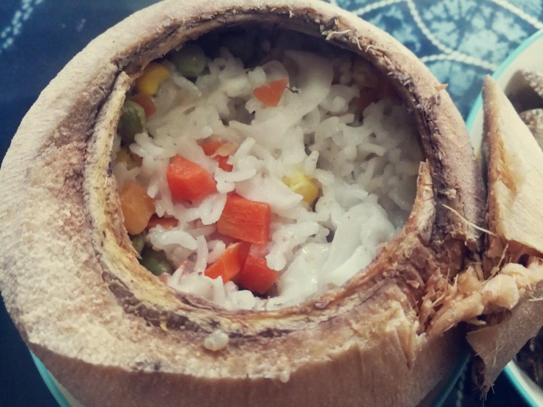 一整颗椰子饭