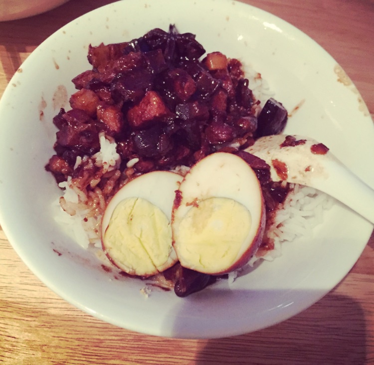 洋葱酥卤肉饭