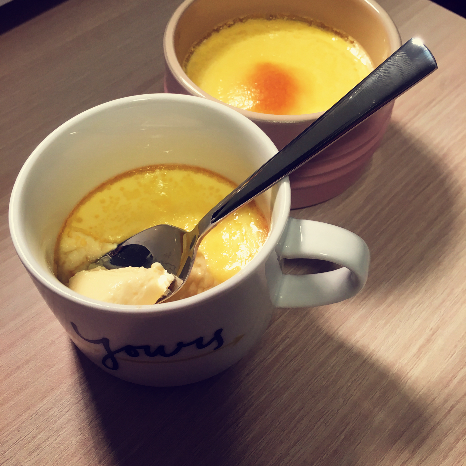 Crèmebrulée。法式烤布雷。焦糖布丁。