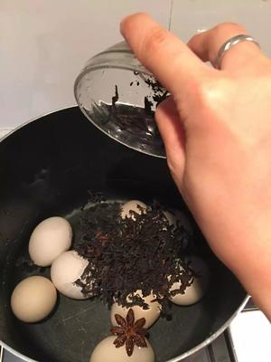 满屋飘香：五香茶叶蛋的做法 步骤4