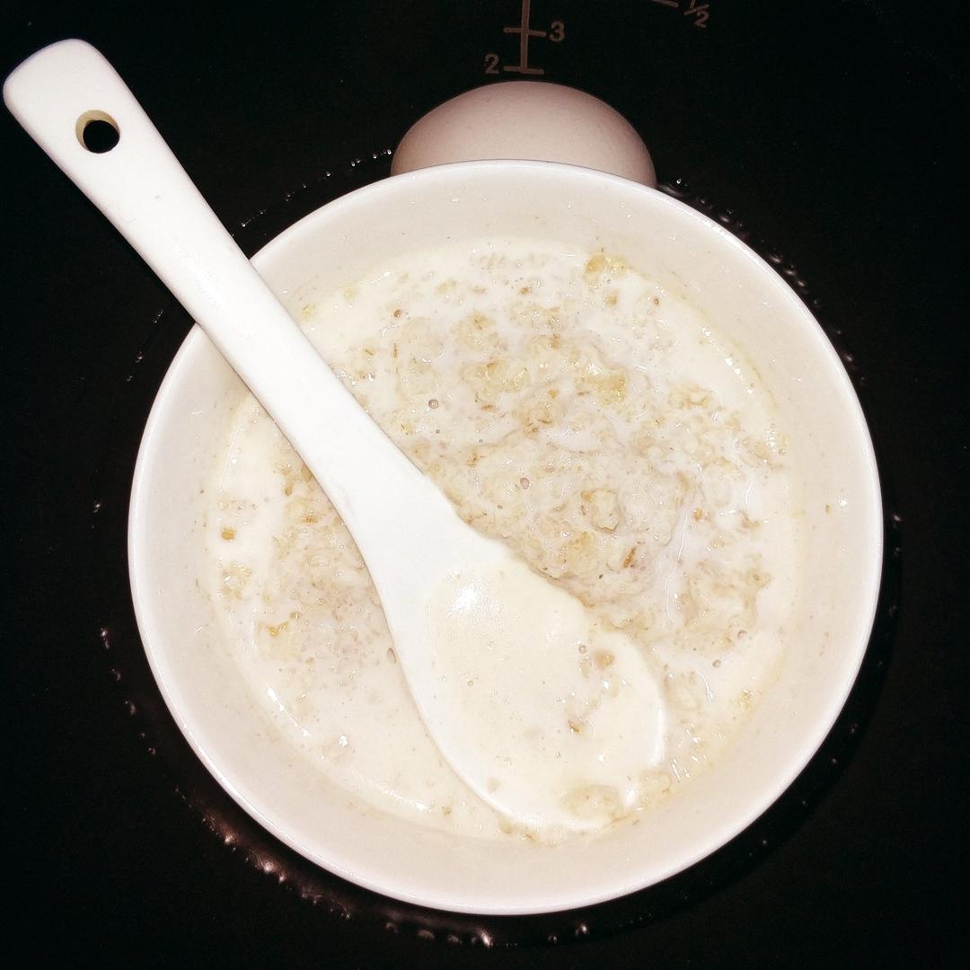 请叫我黄哥做的牛奶燕麦粥