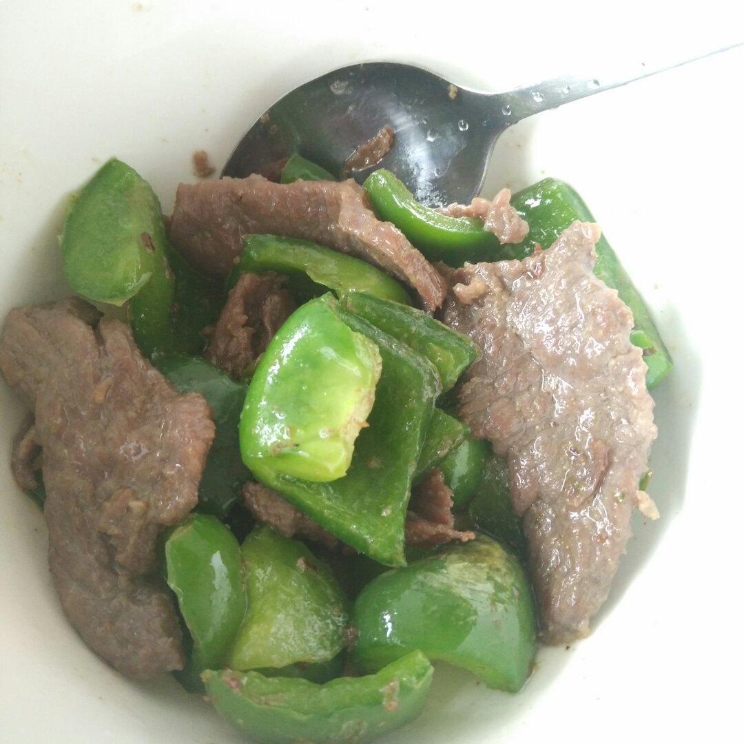 来个谱放午餐盒