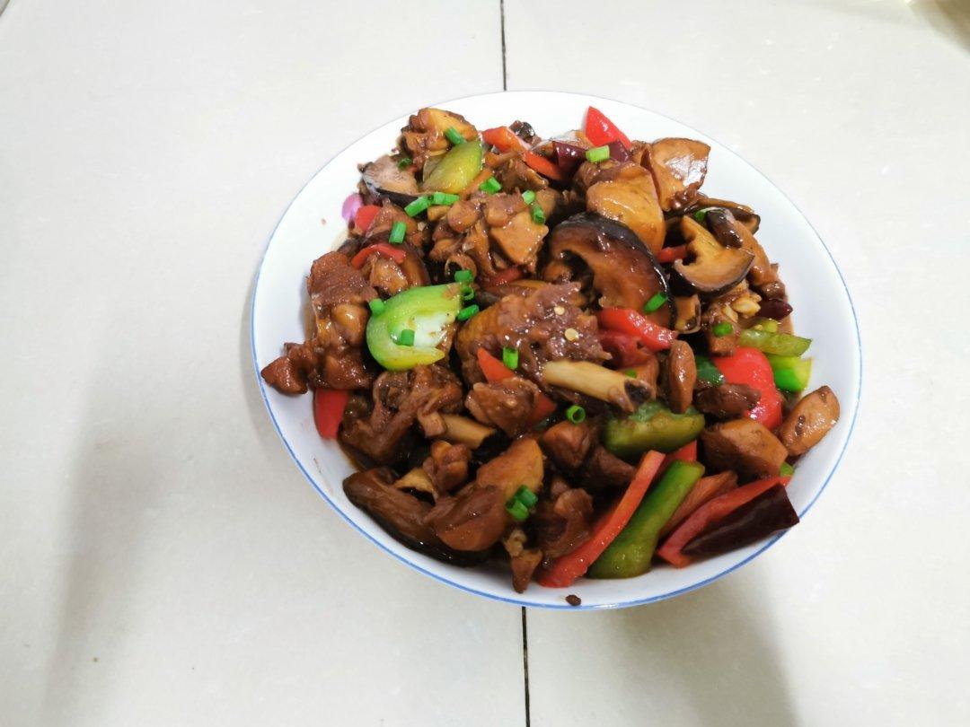 好吃到原地爆炸的黄焖鸡