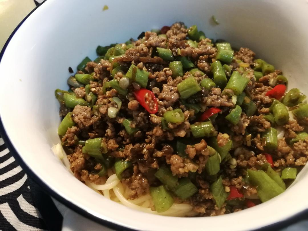 【橄榄菜四季豆拌面】