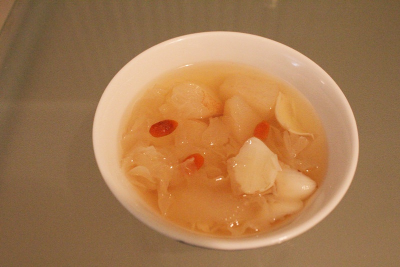 冰糖百合银耳雪梨汤