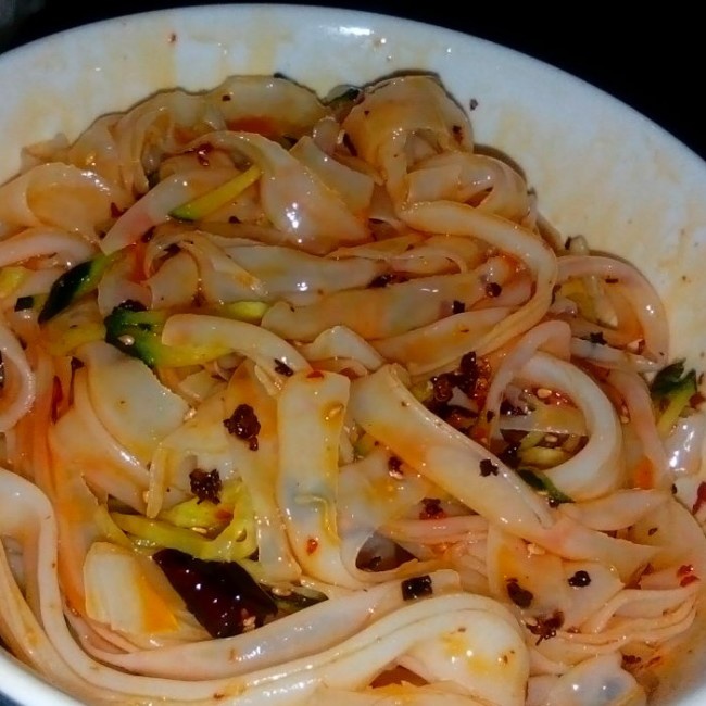 偶遇厨房做的酸辣凉皮