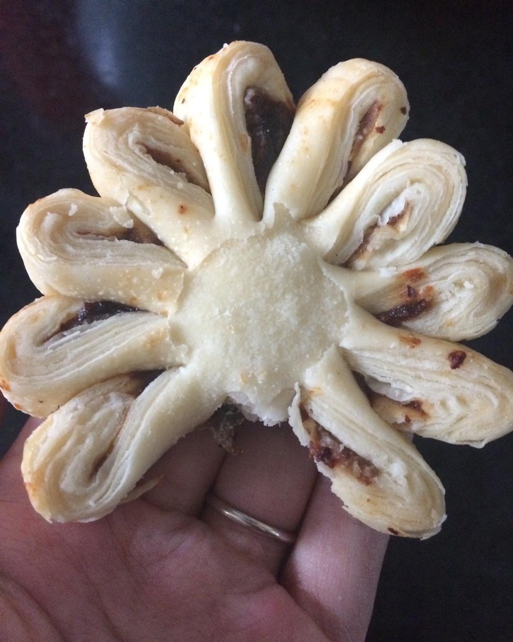 枣泥菊花酥