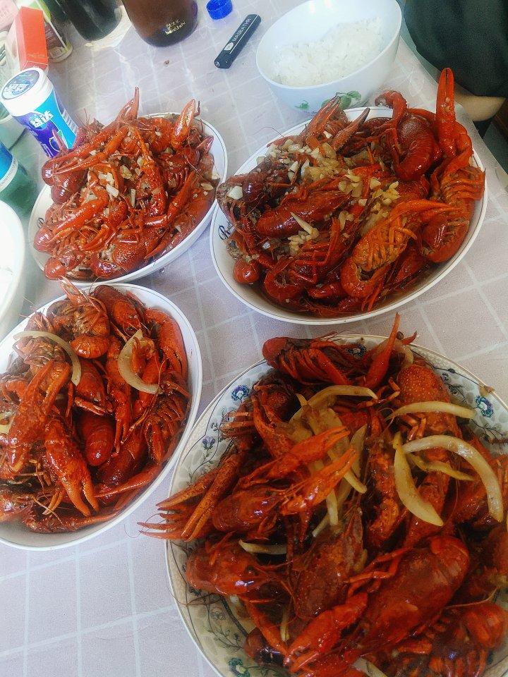 干净简单超香版十三香小龙虾（教你这么挑小龙虾，怎么彻底清洗）
