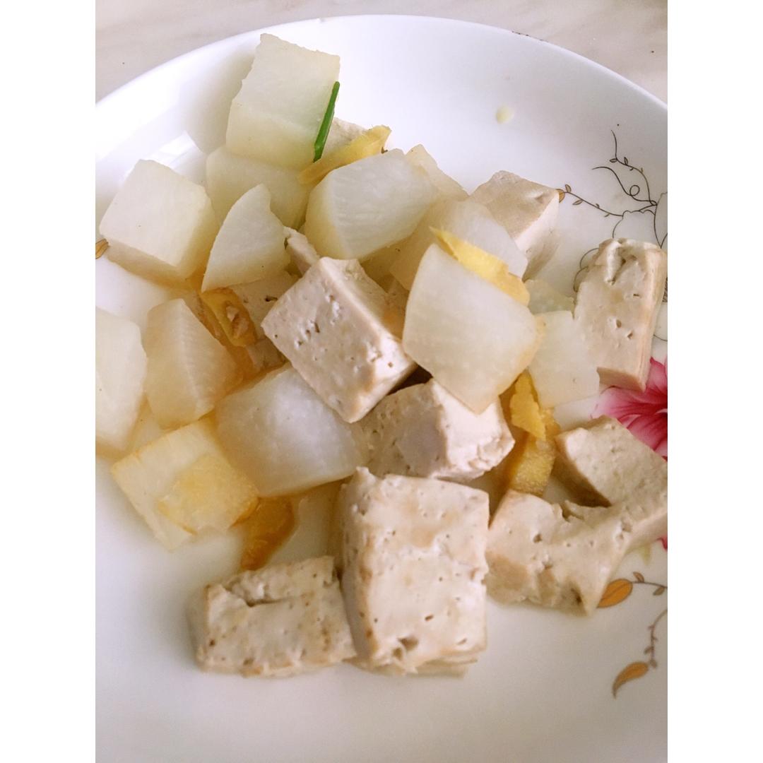 白萝卜豆腐汤