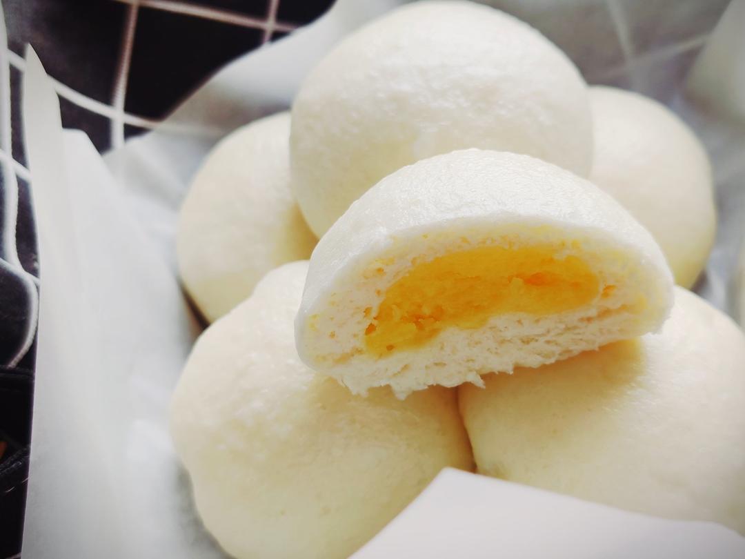 松软香甜的奶黄包，很快就可以搞定。