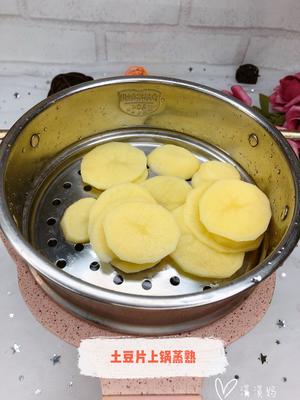 浇汁秋葵土豆泥的做法 步骤2