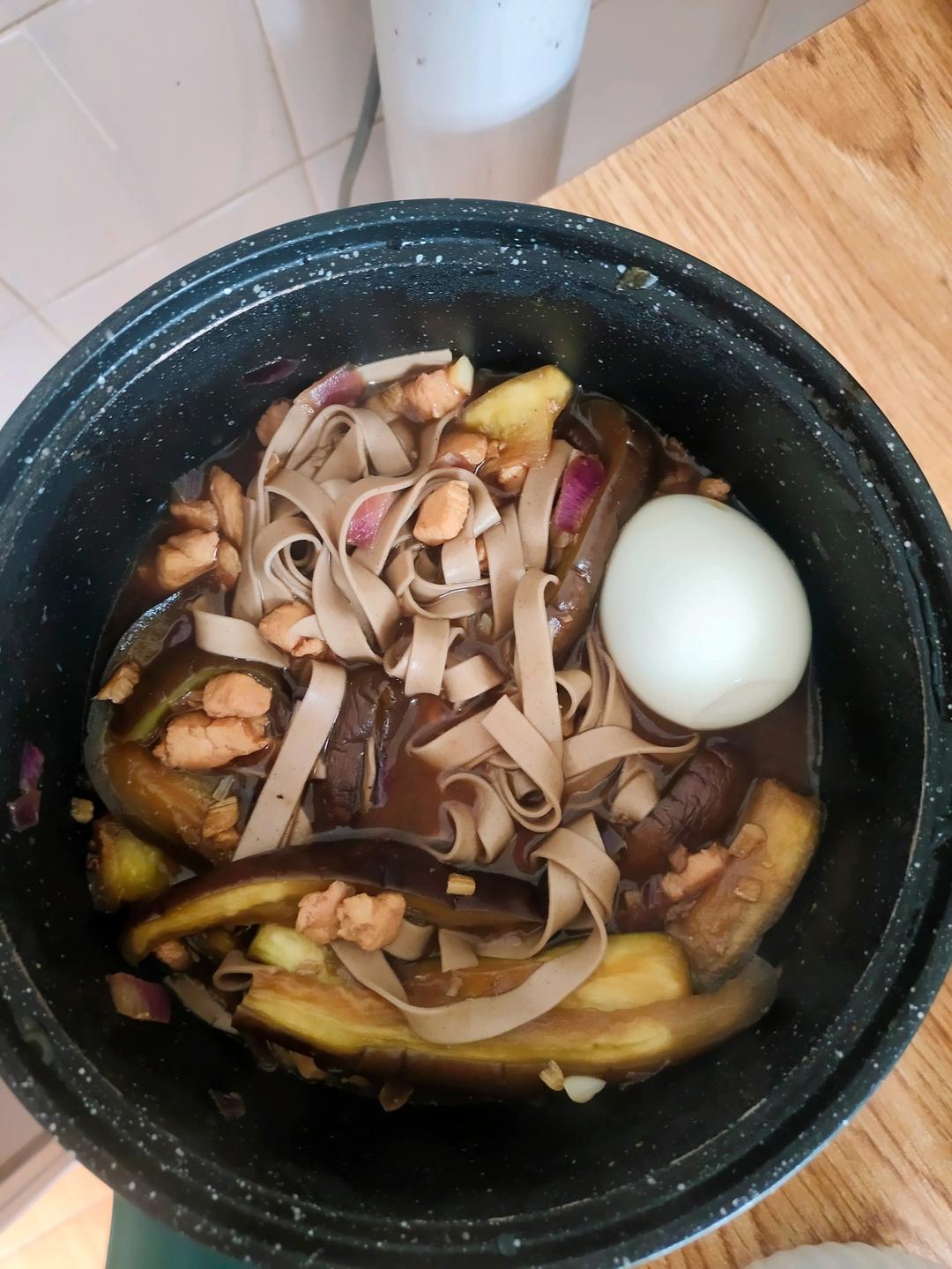 无敌好吃的【鱼香肉沫茄子焖面】，吃完舔盘🍜