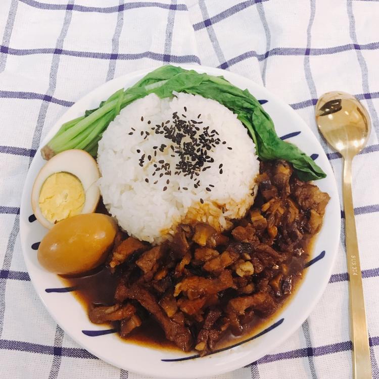 洋葱酥卤肉饭