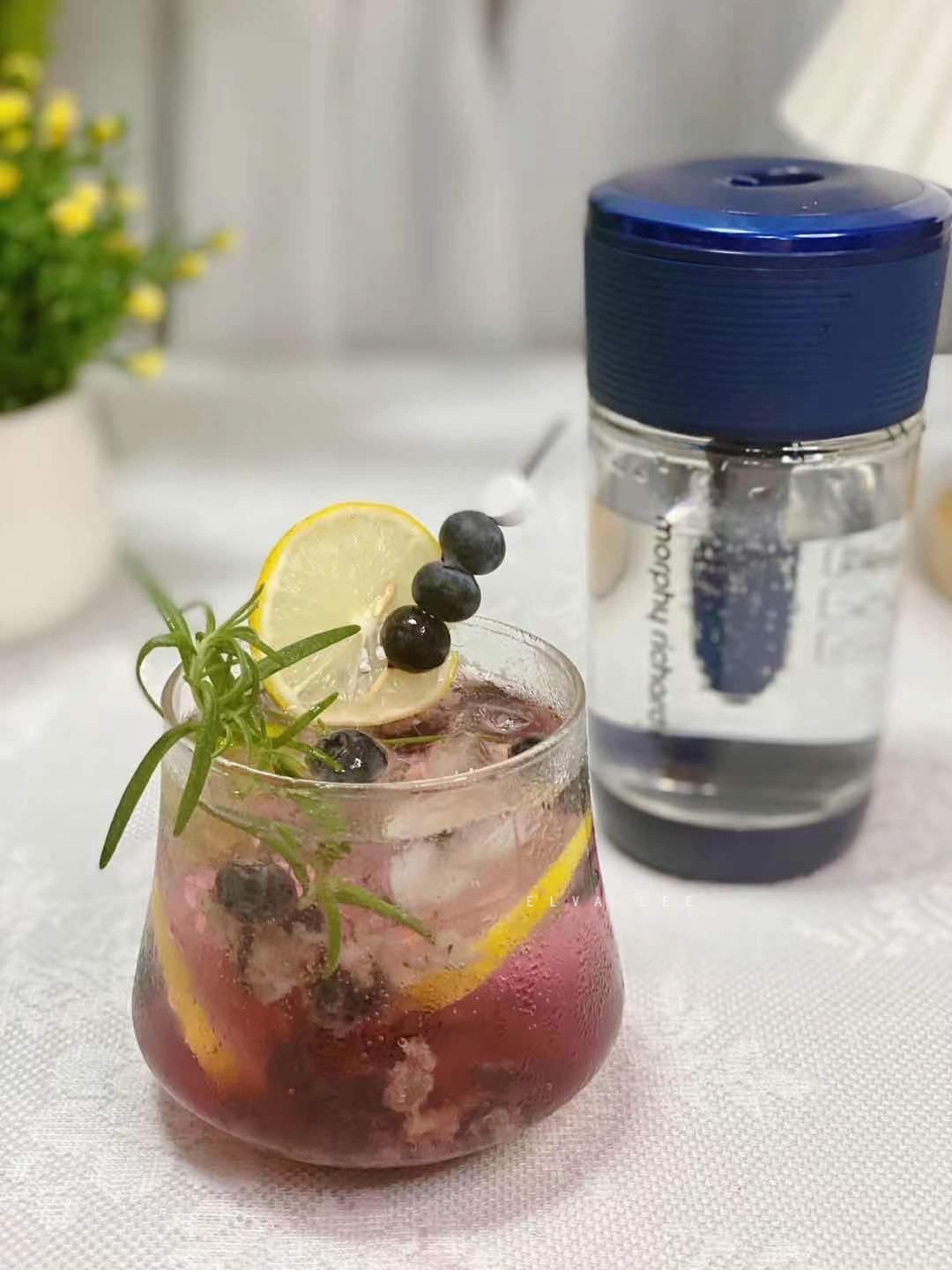 夏日饮品～零卡蓝莓气泡水的做法