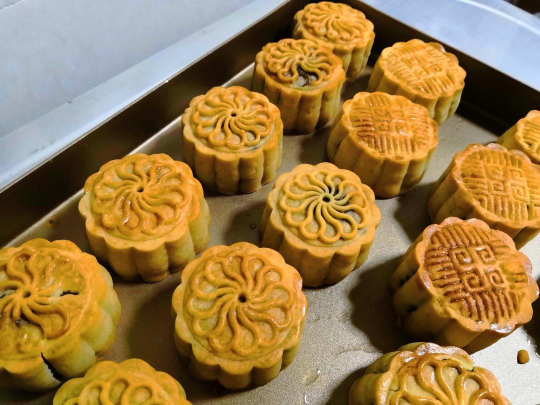 广式月饼——蛋黄莲蓉月饼