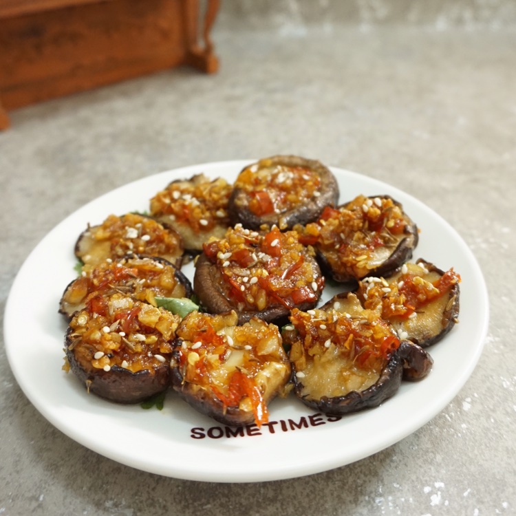 平凡妈妈喔做的蒜蓉孜然烤香菇