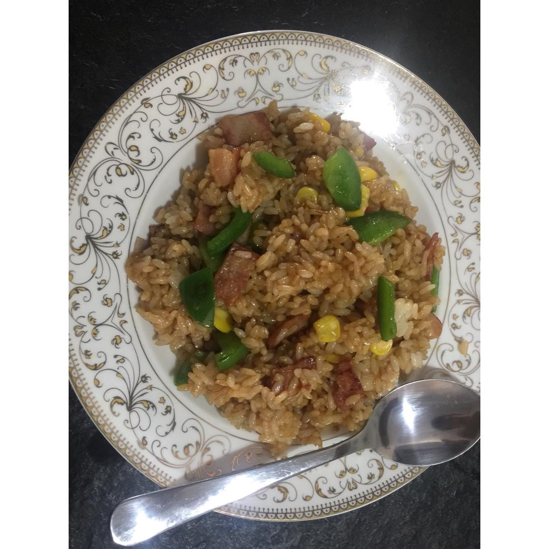 培根酱油炒饭