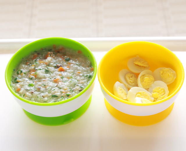 苏蒂宝宝餐：干贝蔬菜粥+煮鹌鹑蛋的做法