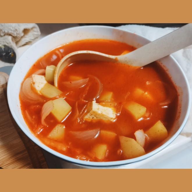 超简单的韩式土豆洋葱辣椒酱汤的做法